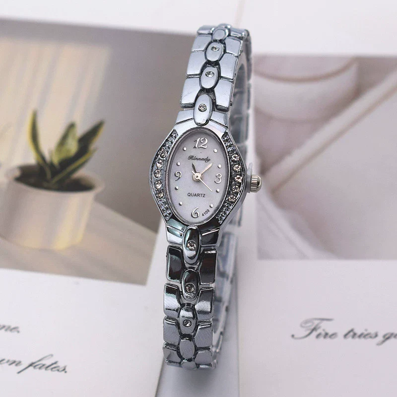 Engraved Retro French Alloy Bracelet Watch For Women With Diamondencrusted And Round Dial