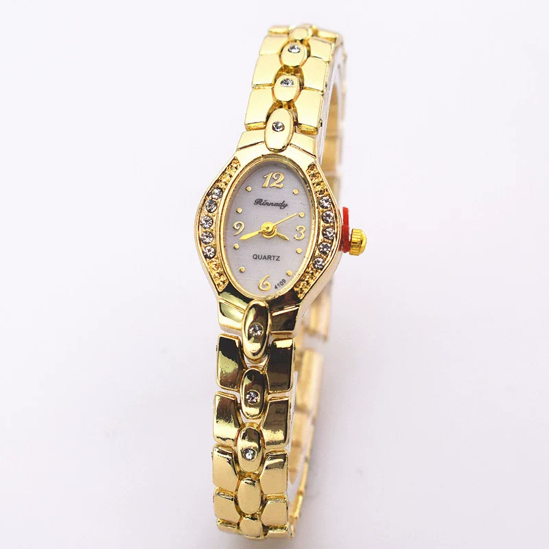Engraved Retro French Alloy Bracelet Watch For Women With Diamondencrusted And Round Dial - Image 5