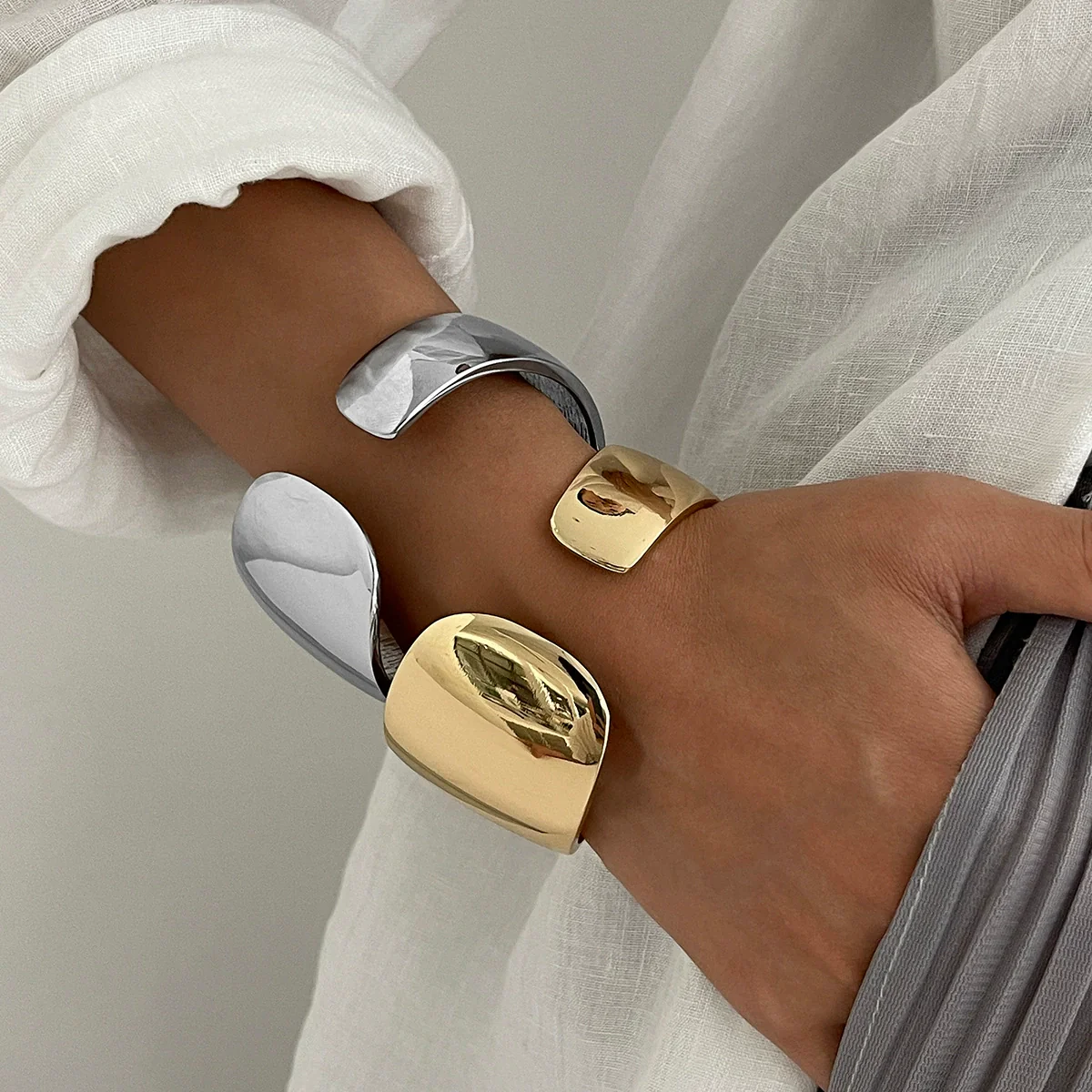 Exaggerated Geometric Alloy Electroplated Bracelet