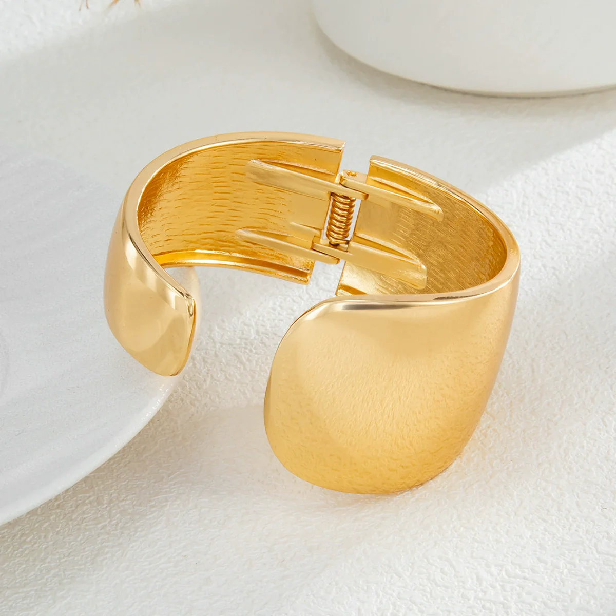 Exaggerated Geometric Alloy Electroplated Bracelet - Image 6