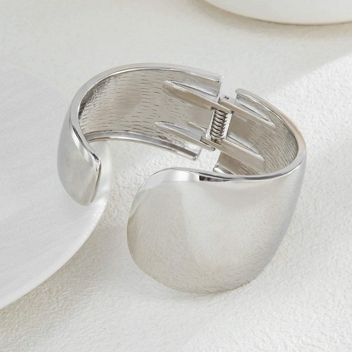 Exaggerated Geometric Alloy Electroplated Bracelet - Image 7
