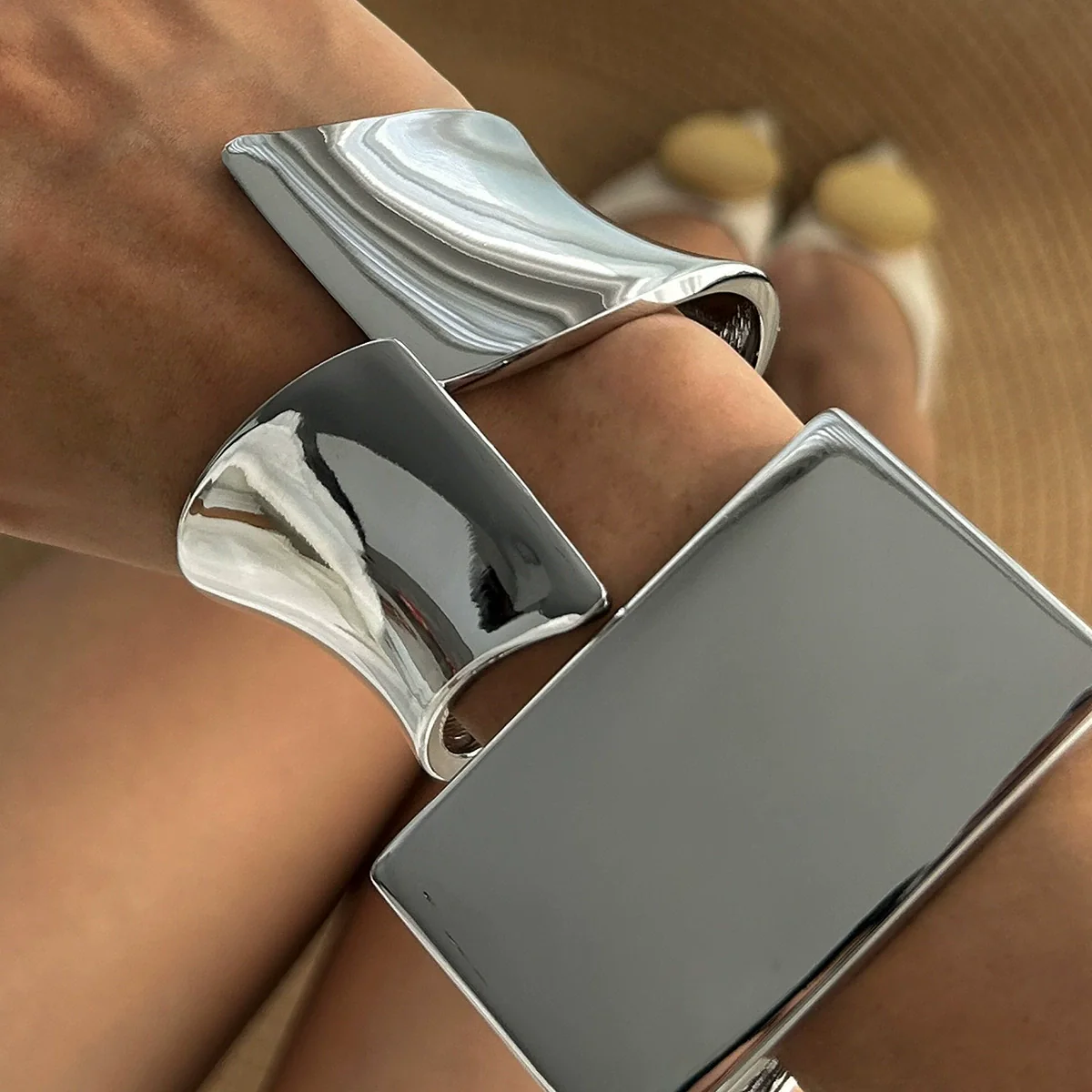 Exaggerated Irregular Square Alloy Bracelet With Electroplating - Image 2