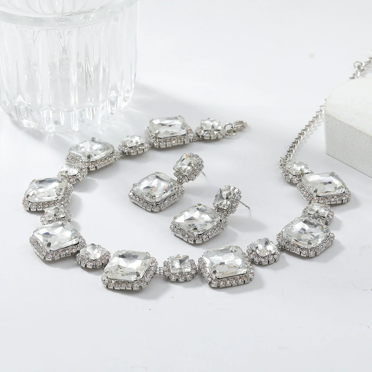 Exaggerated Luxury Artificial Crystal Snake Bone Chain Earrings Necklace Set With Fashion Ol And Geometric Style - Image 4