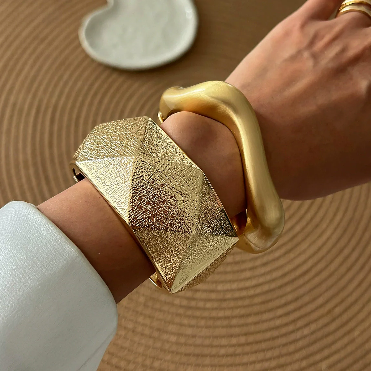 Exaggerated Metal Geometric Irregular Cutout Bracelet For Women With Electroplating