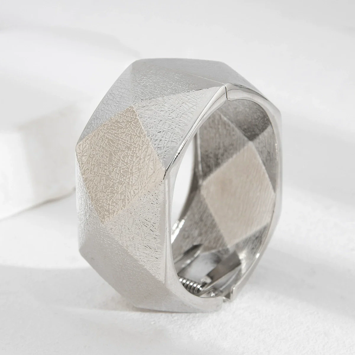 Exaggerated Metal Geometric Irregular Cutout Bracelet For Women With Electroplating - Image 9