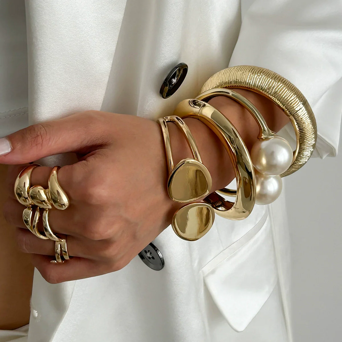Exaggerated Metal Pearl Open Water Drop Wide Stripe Spring Buckle Electroplated Bracelet - Image 3