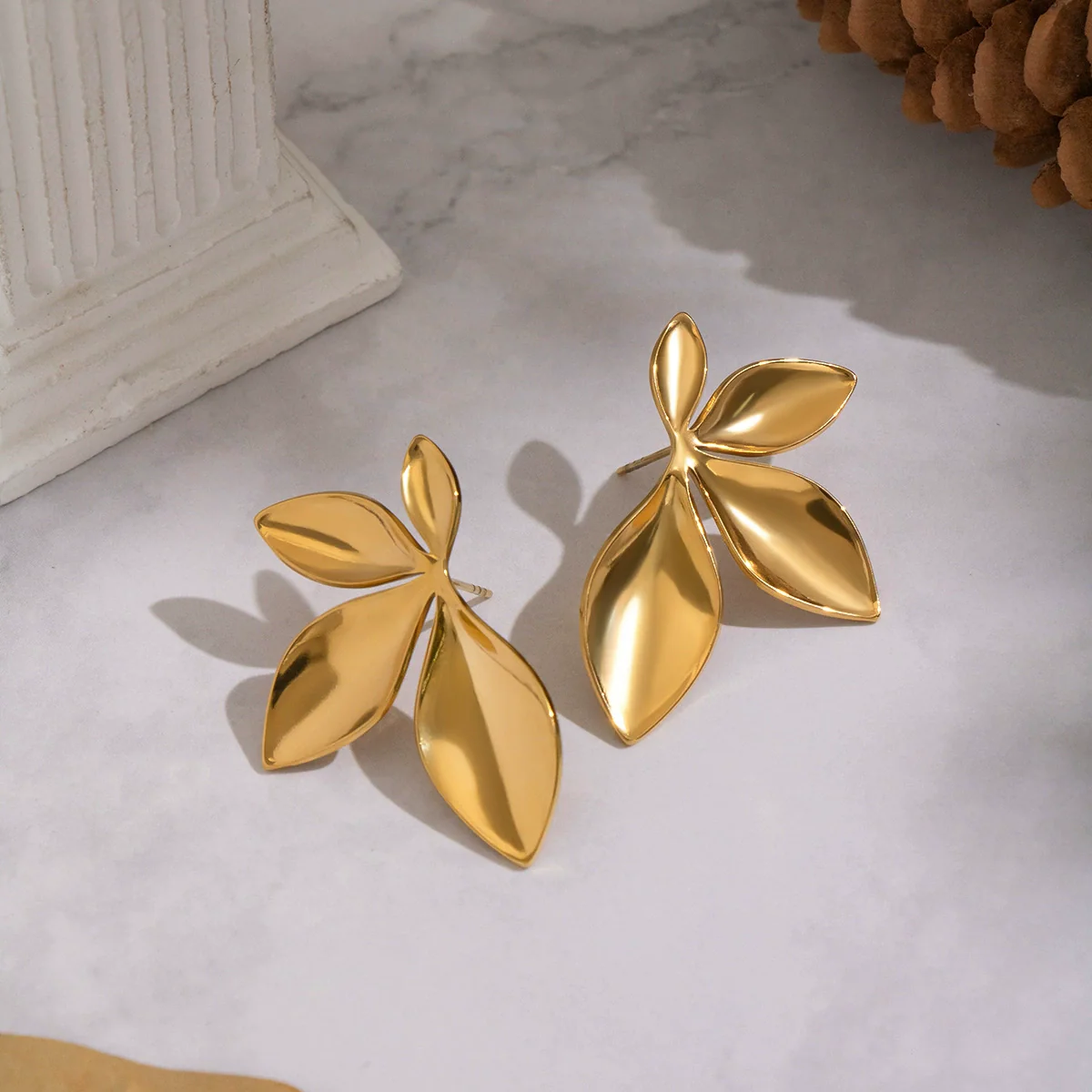 Exaggerated Simple And Versatile Petal Flower Geometric Earrings For Women With Pvd Furnace Vacuum Real Gold Plating Stainless Steel Ear Needles