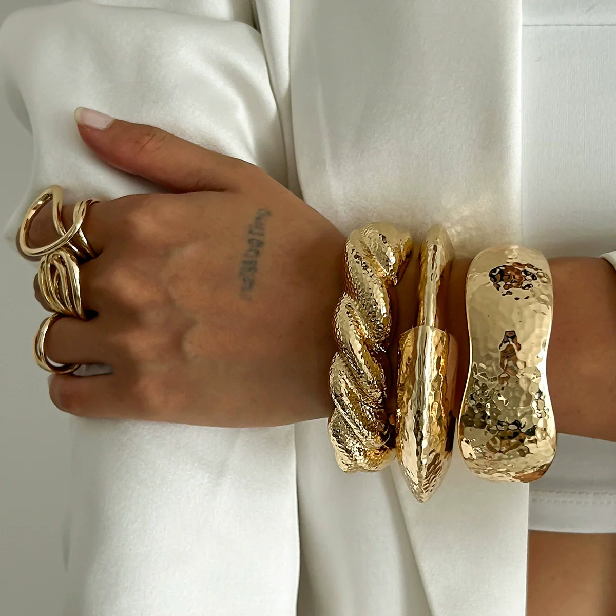 Exaggerated Widebrimmed Glitted Hammer Irregular Alloy Bracelet Electroplated - Image 3