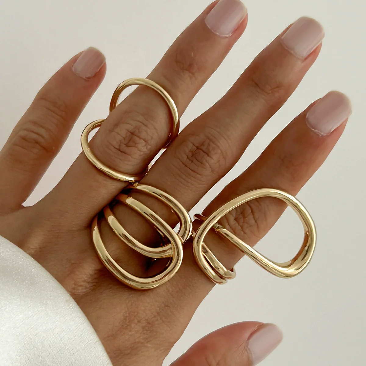 Exaggerated Widebrimmed Glitted Hammer Irregular Alloy Bracelet Electroplated - Image 4