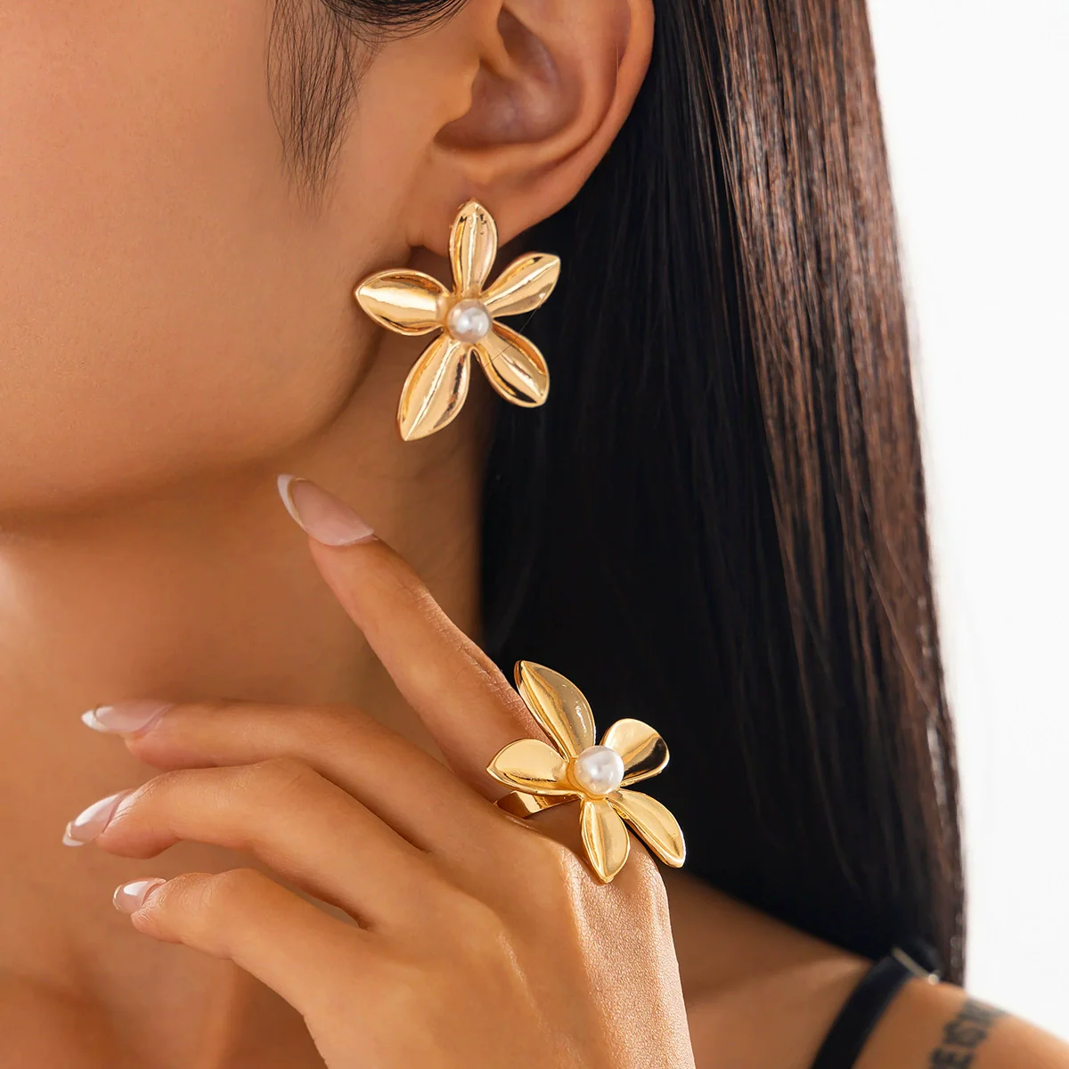 Exaggerated Zinc Alloy Imitation Pearl Earrings With Electroplating Treatment - Image 5