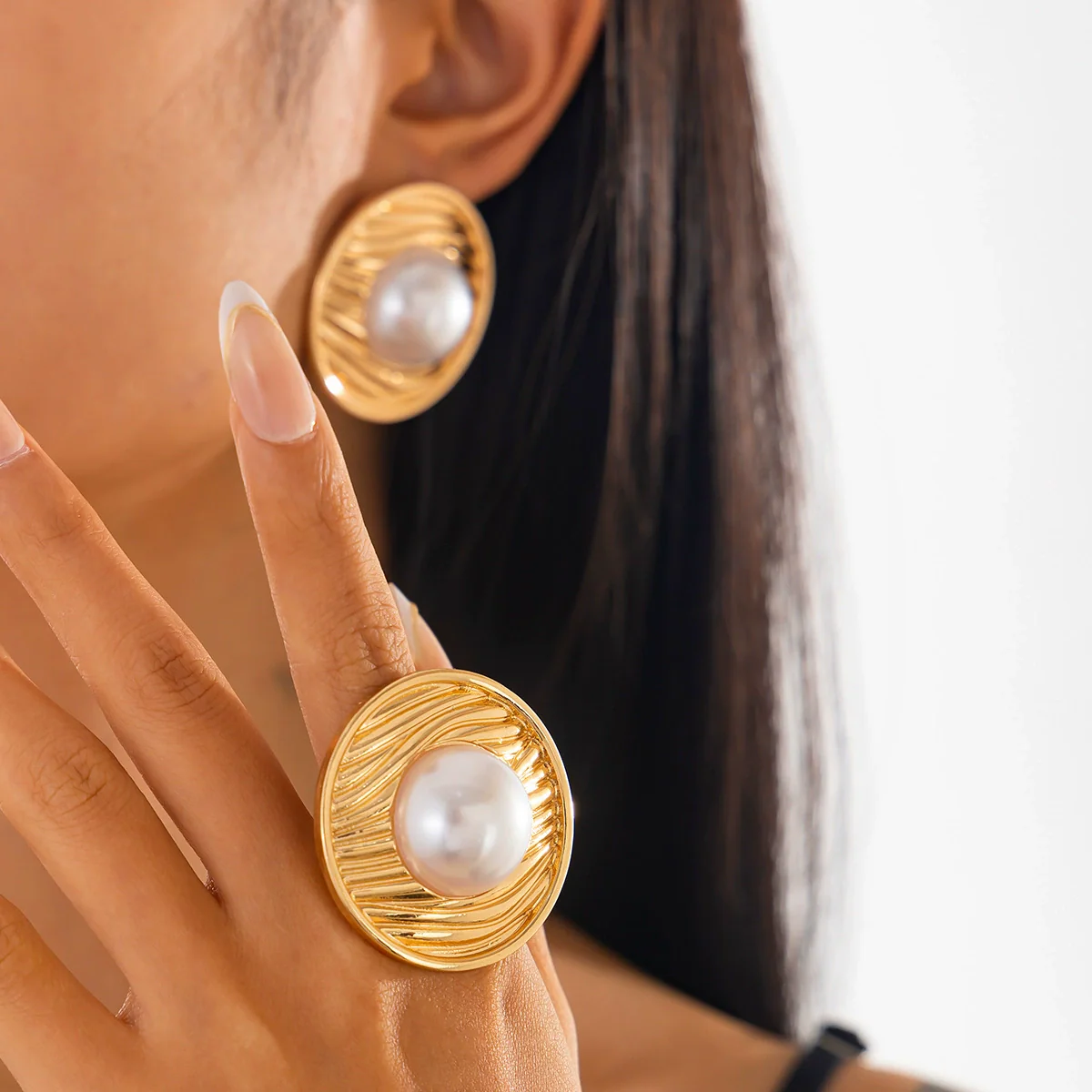 Exaggerated Zinc Alloy Imitation Pearl Earrings With Electroplating Treatment - Image 7