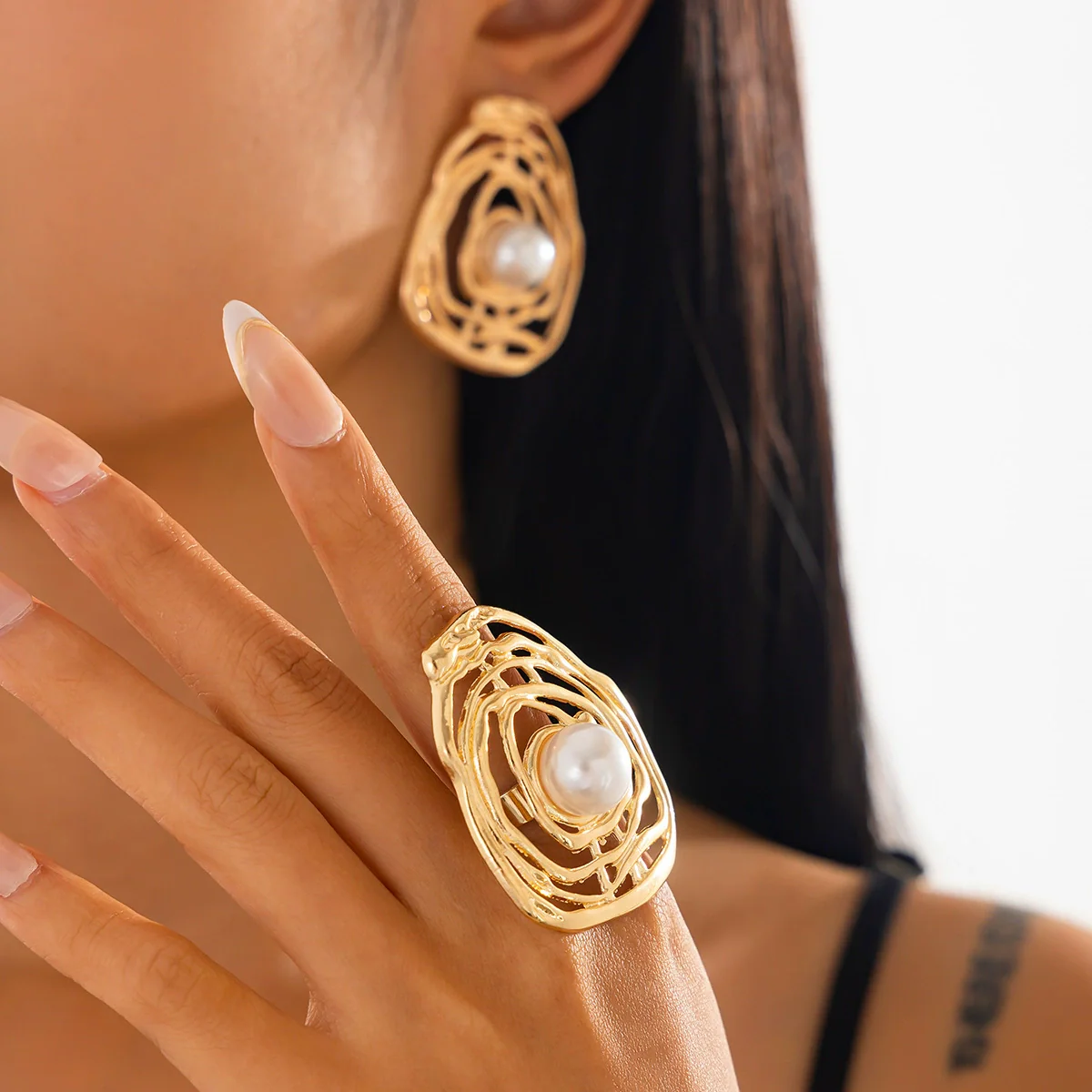 Exaggerated Zinc Alloy Imitation Pearl Earrings With Electroplating Treatment - Image 9