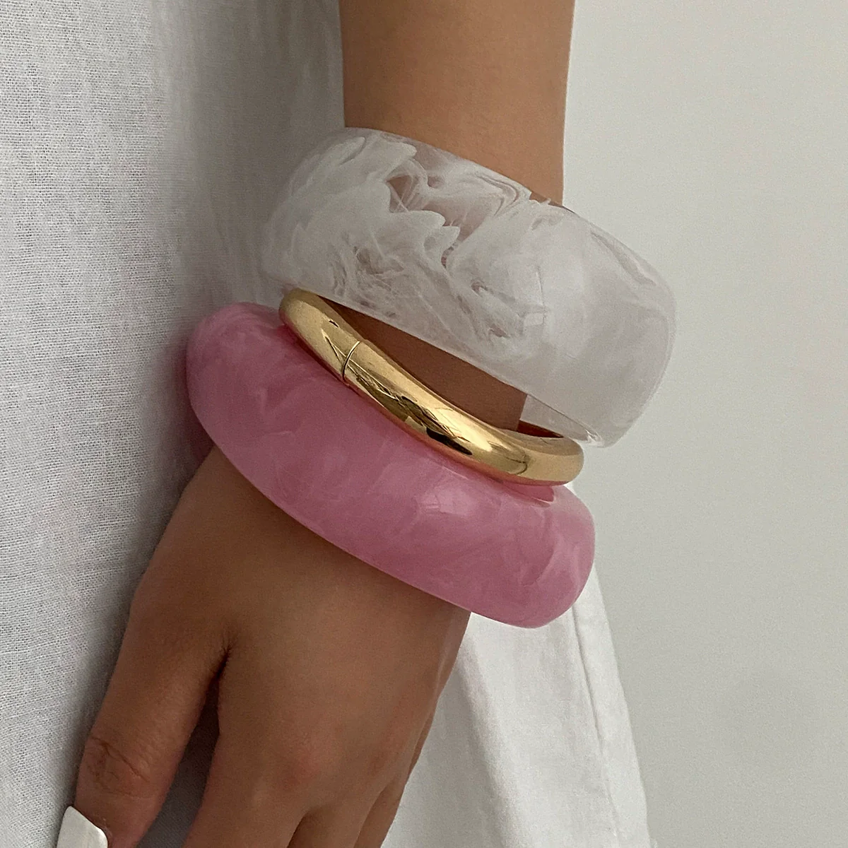 Fashion Acrylic And Alloy Wide Bracelet For Women With Smudged Texture Geometric Asymmetrical Design And Electroplating - Image 2