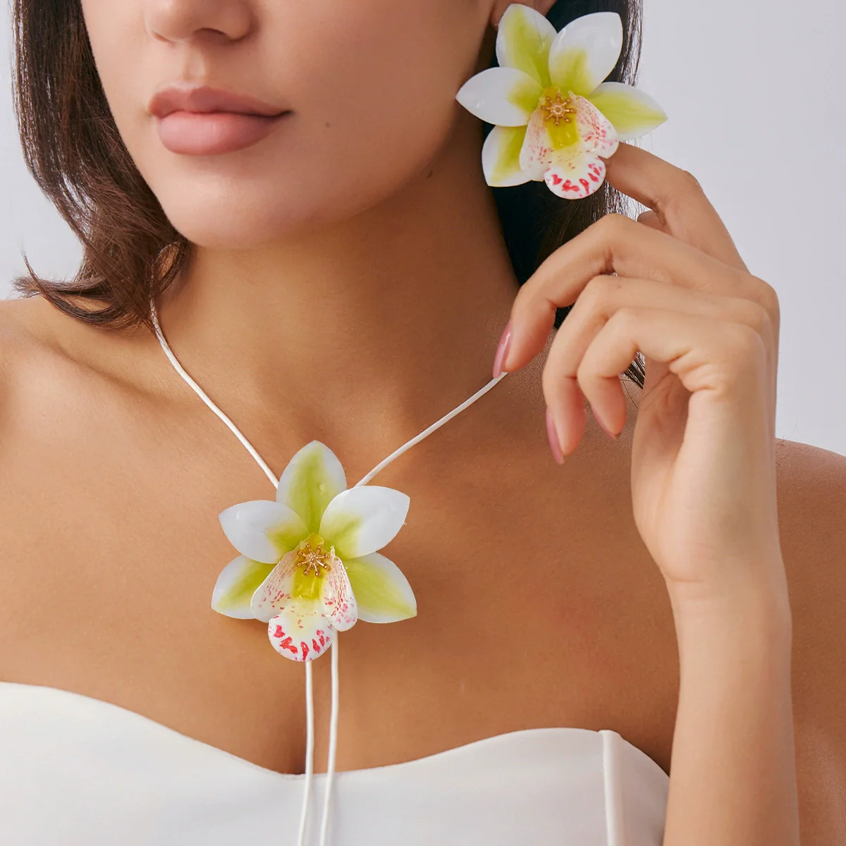 Fashion Artificial Flower Necklace Choker Handmade With Skin Wax Thread And Fabric Flowers - Image 2