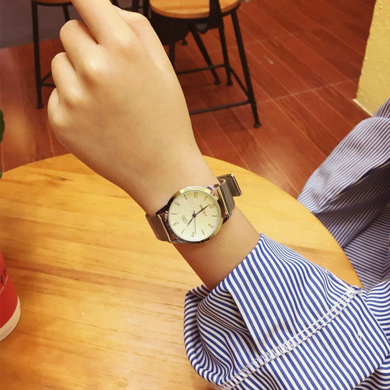 Fashion Couple Alloy Round Dial Quartz Bracelet Watch - Image 4