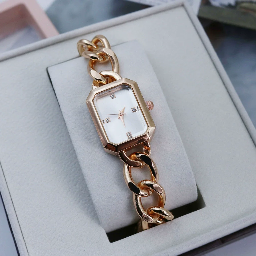Fashion Diamondencrusted Square Twist Women's Alloy Watch - Image 2