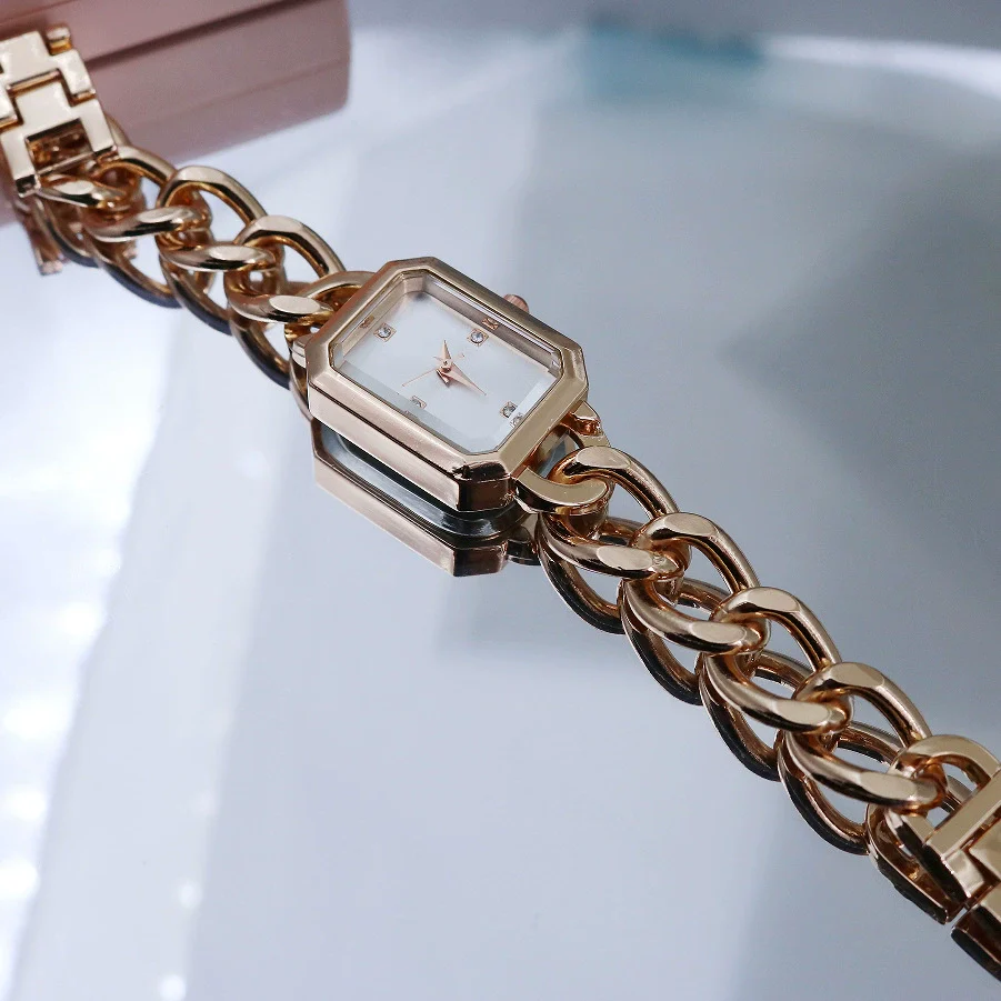 Fashion Diamondencrusted Square Twist Women's Alloy Watch - Image 4