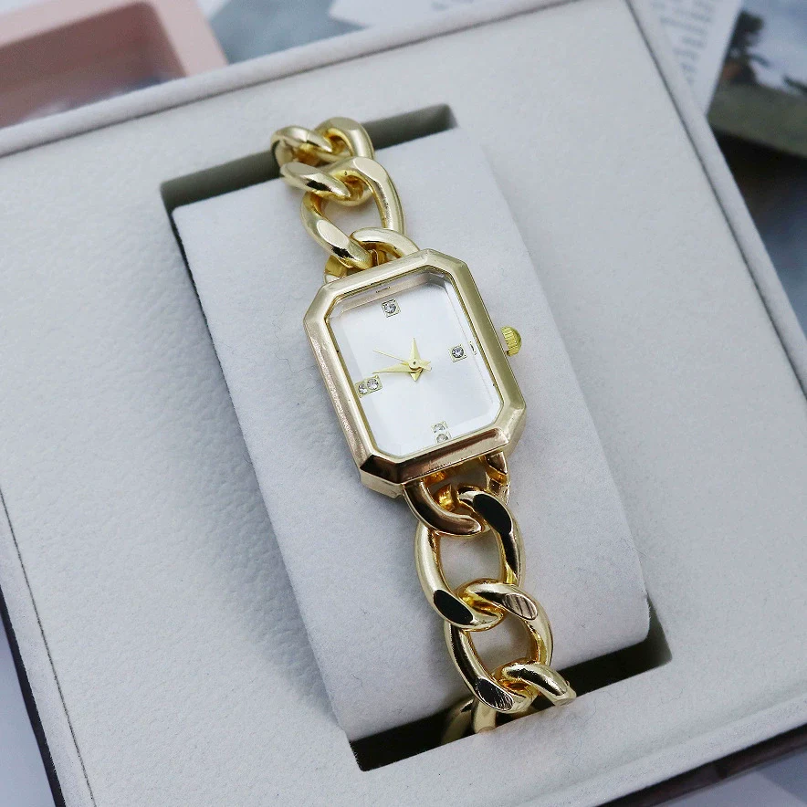 Fashion Diamondencrusted Square Twist Women's Alloy Watch - Image 6