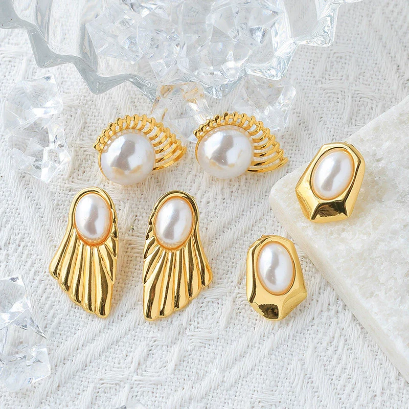 Fashion Feather Pearl Inlay Stainless Steel Earrings With Wings Design And Electroplating Treatment