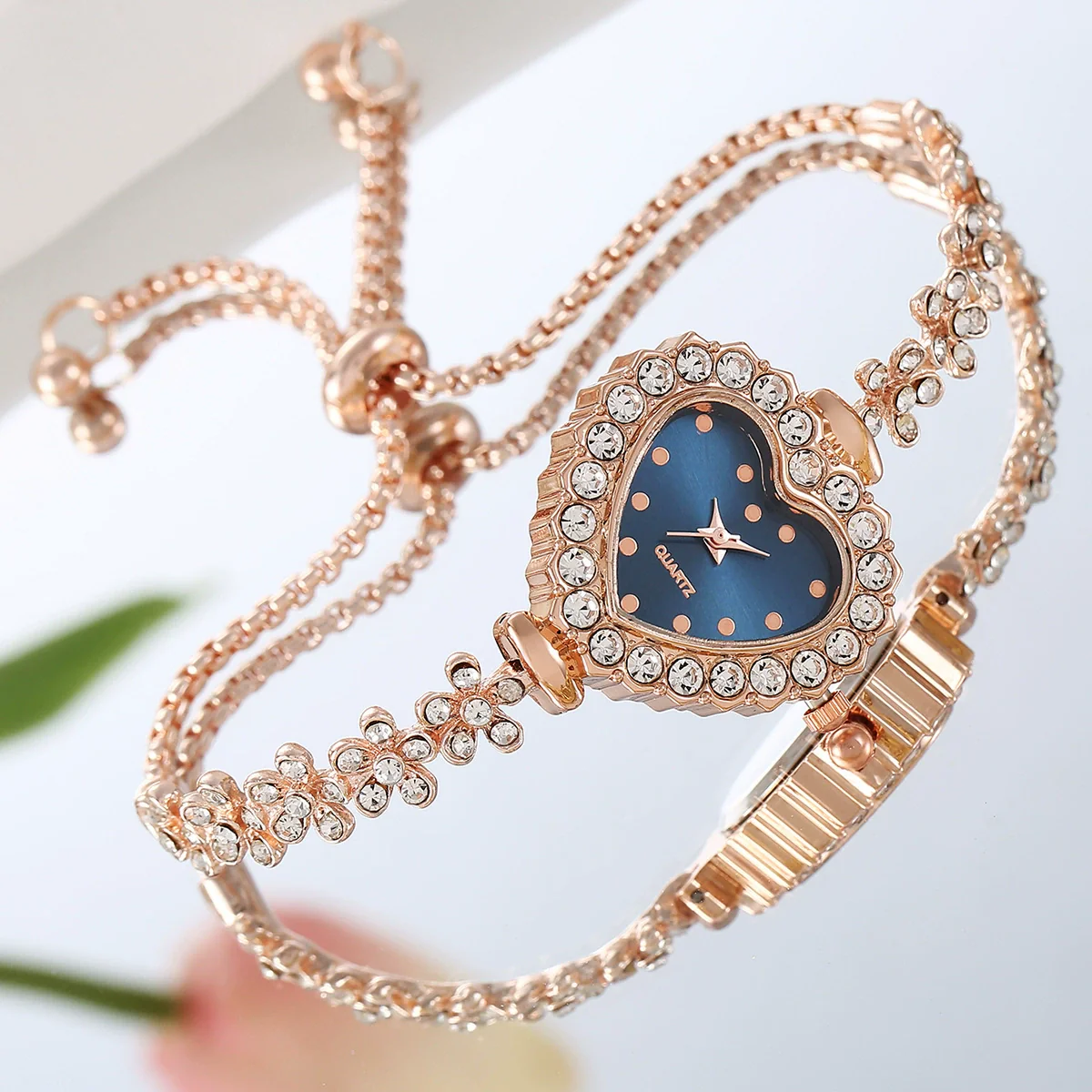 Fashion Flower Women's Bracelet Watch With Diamondembedded Heart Color Dial Alloy Strap And Metal Case