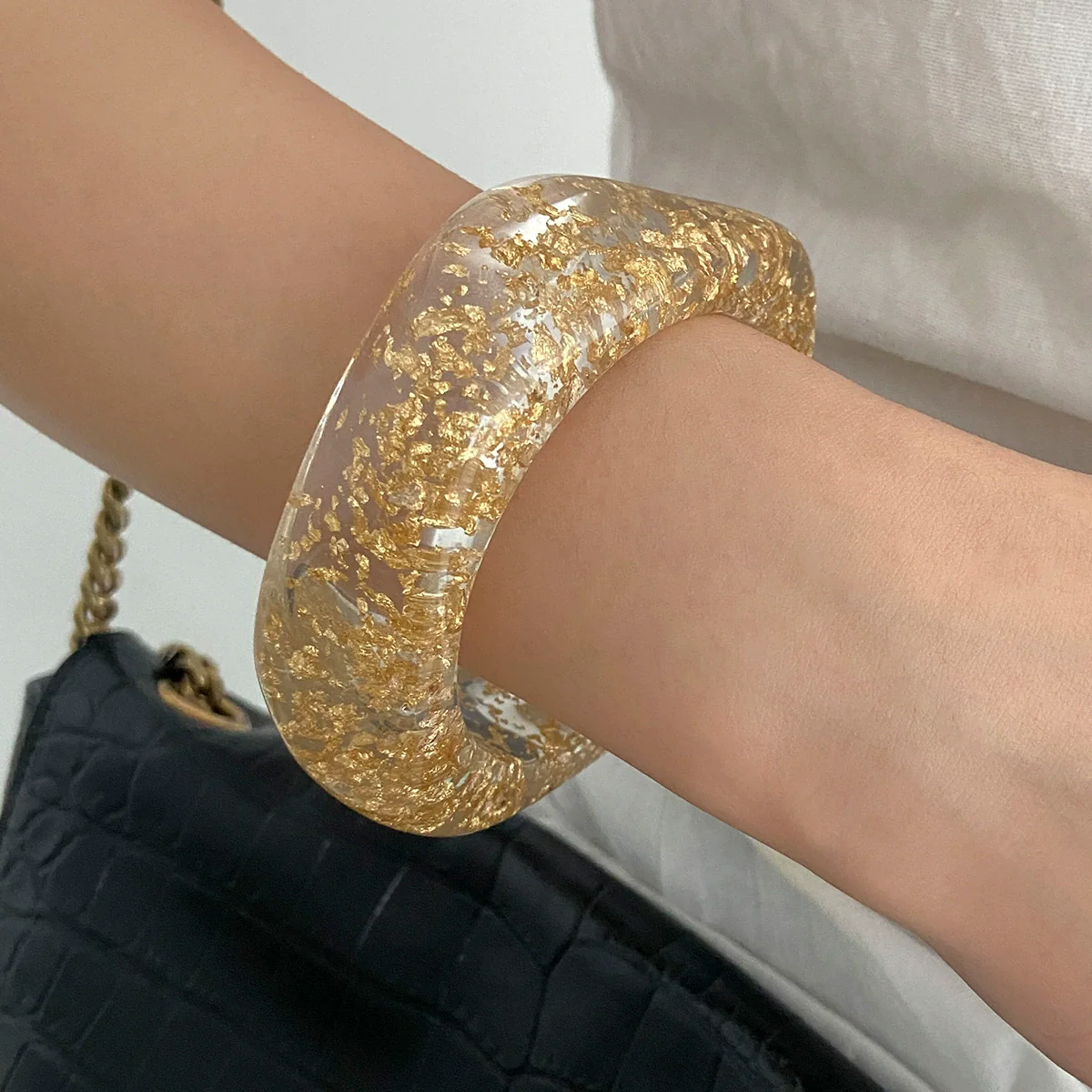 Fashion Hand Jewelry Light Luxury Gold Foil Resin Bracelet For Women Irregular Shape Polish Processing - Image 3