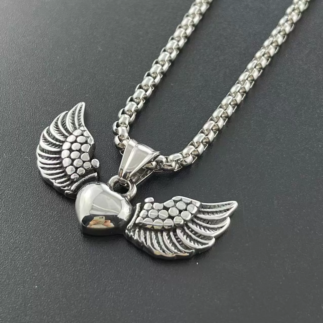 Fashion Hip Hop Angel Wings Pendant Titanium Steel Necklace With Doll Pattern And Polishing Treatment