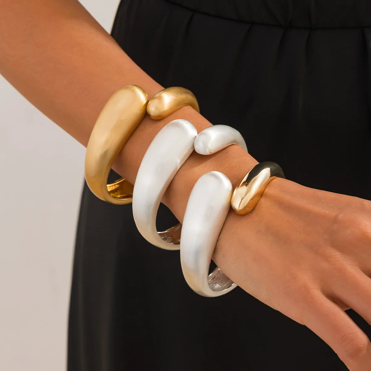 Fashion Ins Metallic Water Drops Bracelet Women's Exaggerated Design Electroplated Open Bracelet - Image 4