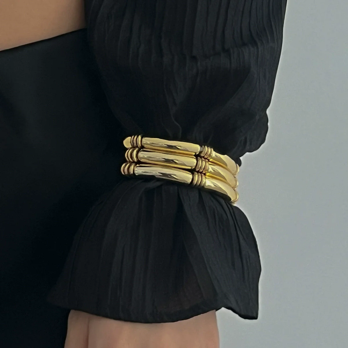 Fashion Light Luxury Punk Style Beaded Slub Plastic Glazed Curved Electroplated Bracelet - Image 11