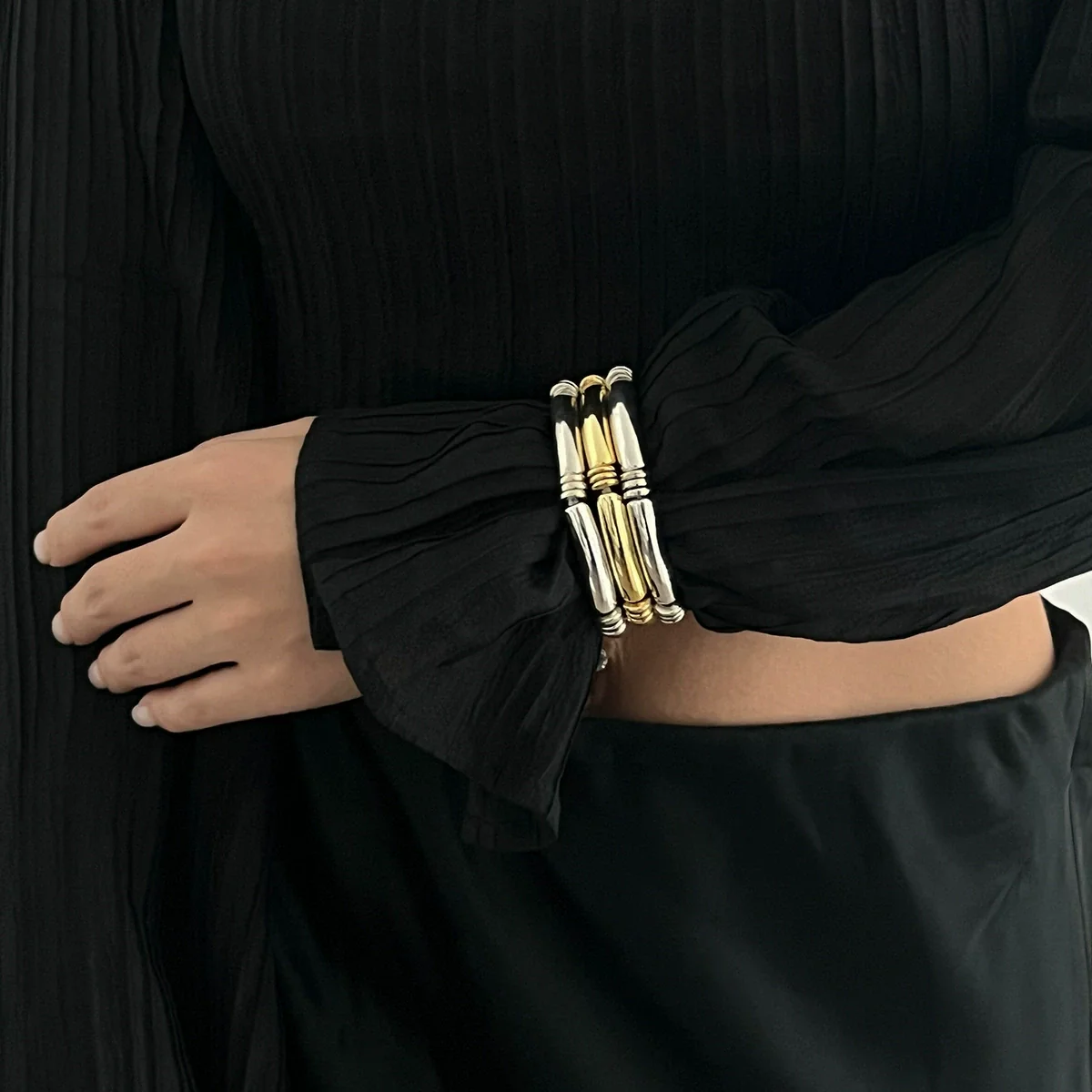 Fashion Light Luxury Punk Style Beaded Slub Plastic Glazed Curved Electroplated Bracelet - Image 13
