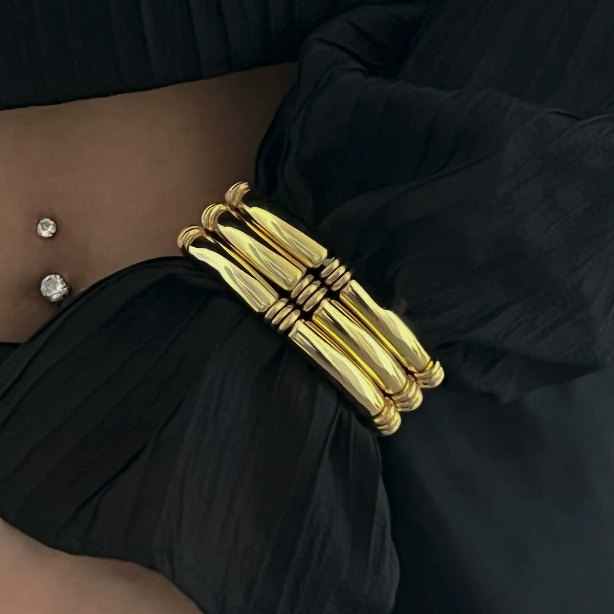 Fashion Light Luxury Punk Style Beaded Slub Plastic Glazed Curved Electroplated Bracelet - Image 2
