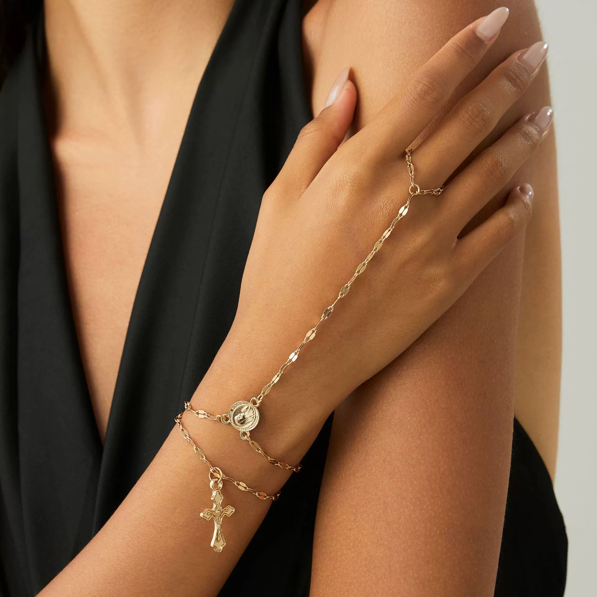 Fashion Metal Chain Cross Mittens Bracelet Coin Pendant Hand Chain Set For Women Alloy Geometric Electroplating - Image 3