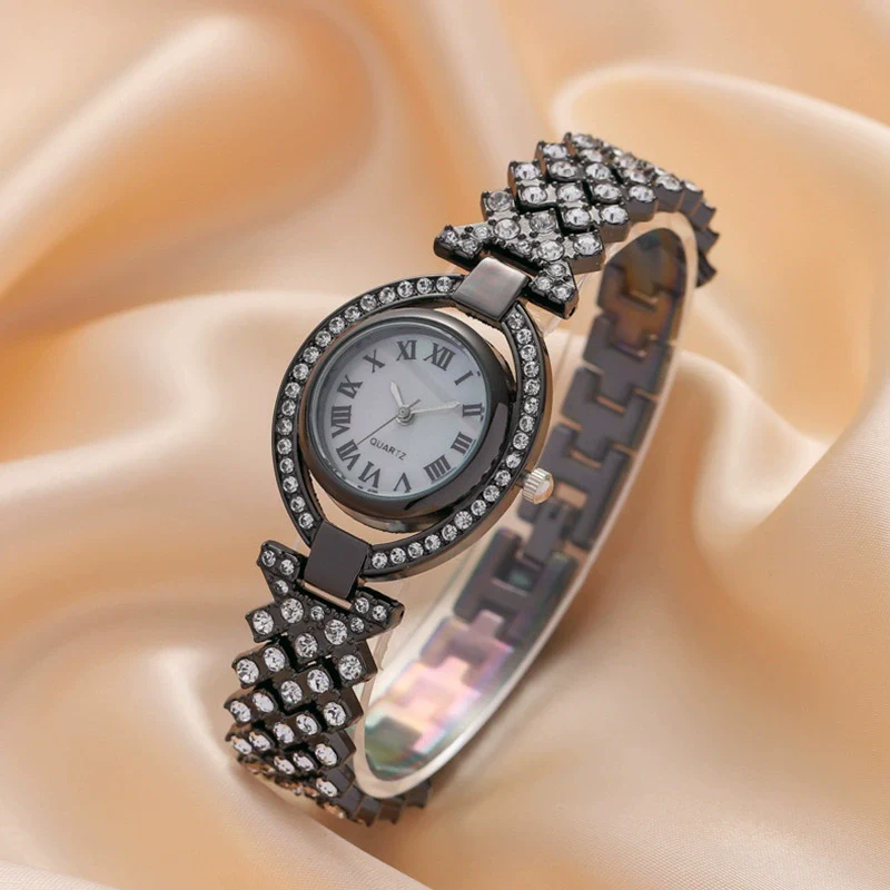 Fashion Metal Women's Diamondencrusted Quartz Watch Bracelet - Image 4