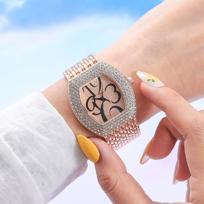 Fashion Metal Women's Watch With Barrel Dial And Jewelry Buckle - Image 4