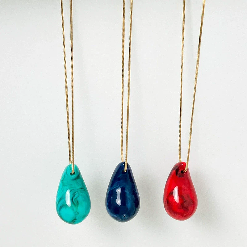 Fashion Minimalist Acrylic Water Drop Pendant Necklace With Stainless Steel Electroplated 18K Gold Snake Bone Chain - Image 3