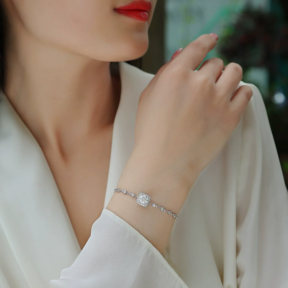 Fashion Moissanite S925 Sterling Silver Geometric Design Women's Light Luxury Highend Bracelet Set With Diamonds - Image 2