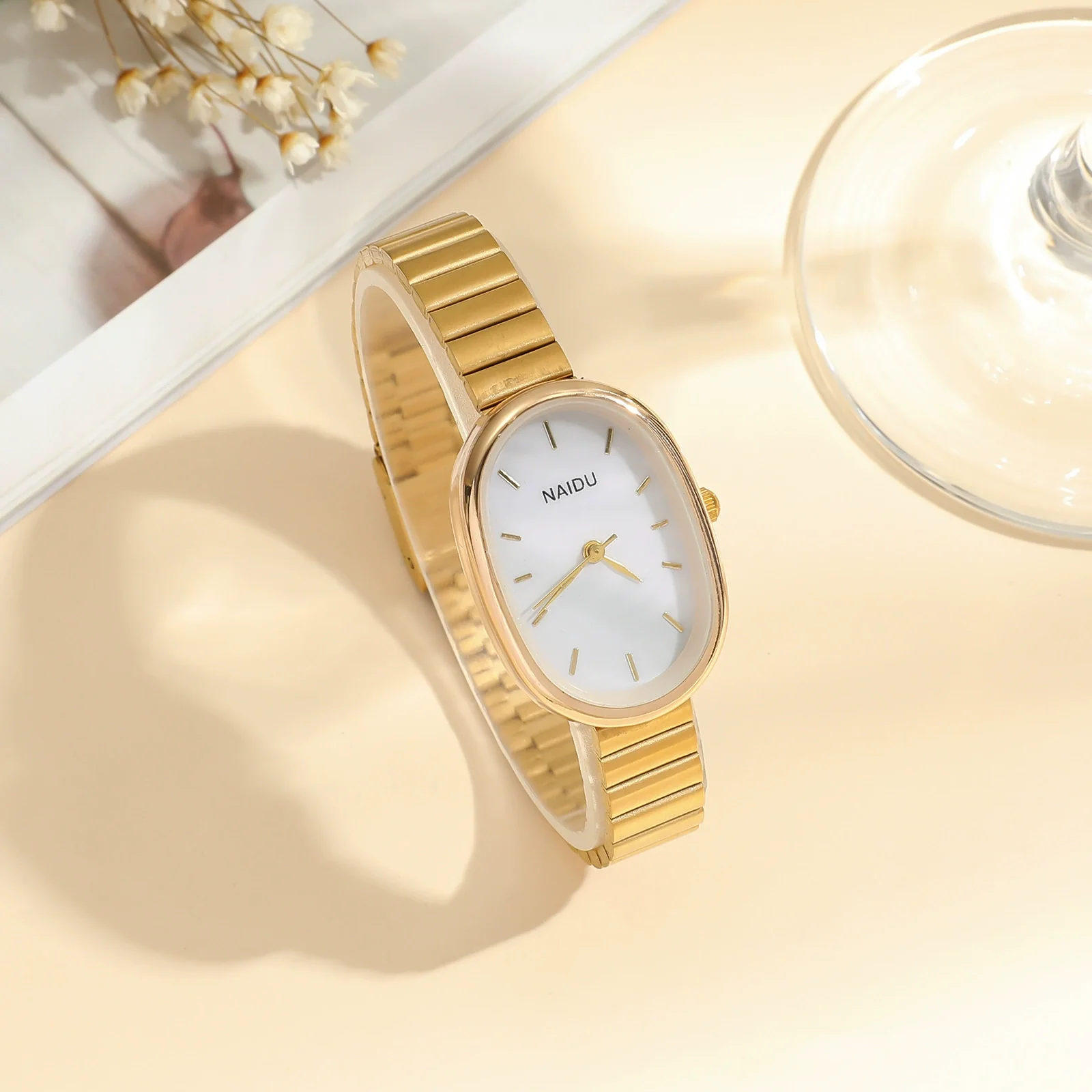 Fashion Oval Alloy Band Quartz Watch For Female - Image 3
