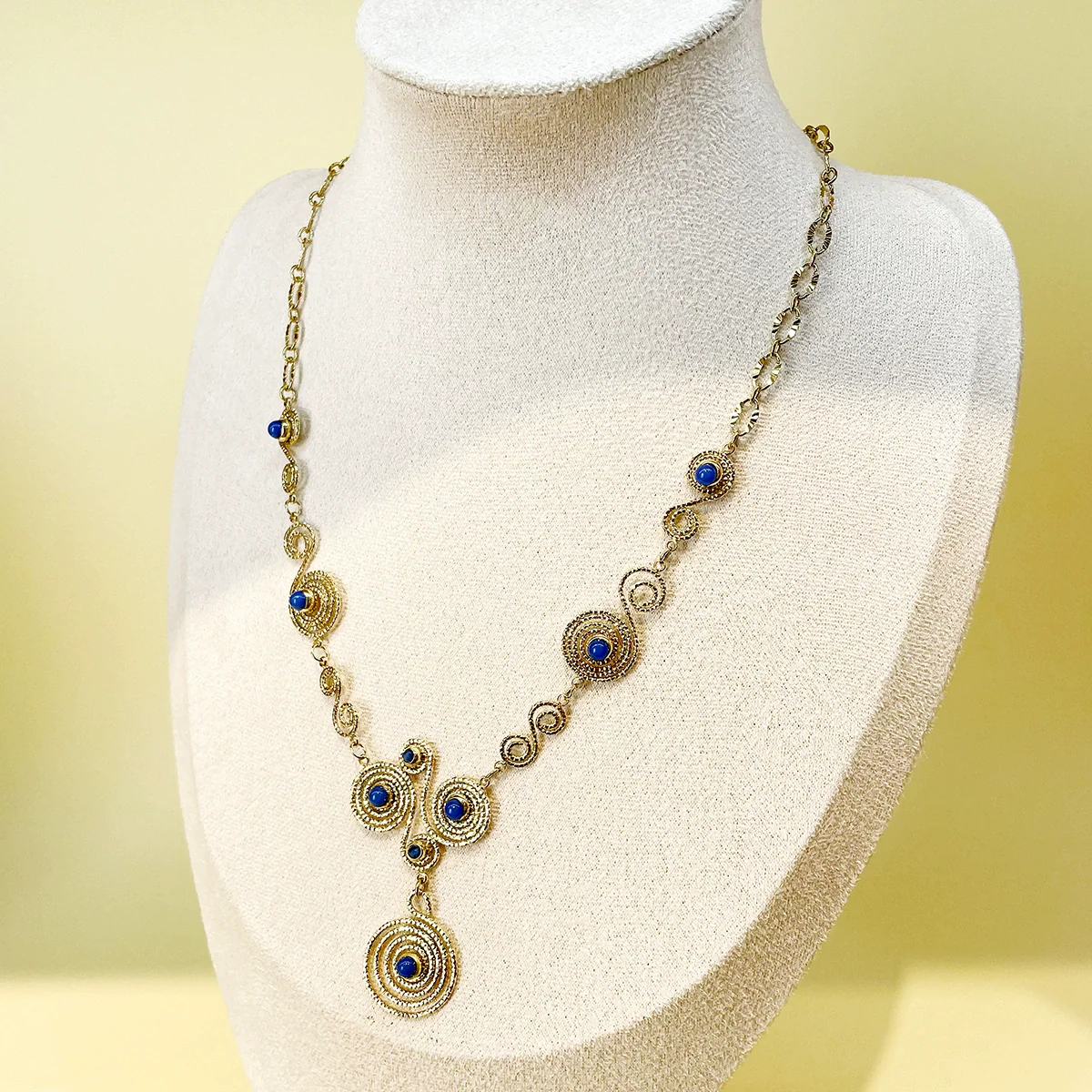 Fashion Stainless Steel Heavy Industry Necklace For Women With Metal Stitching Line Inlaid With Natural Stone And Electroplating Plants And Flowers Style - Image 3