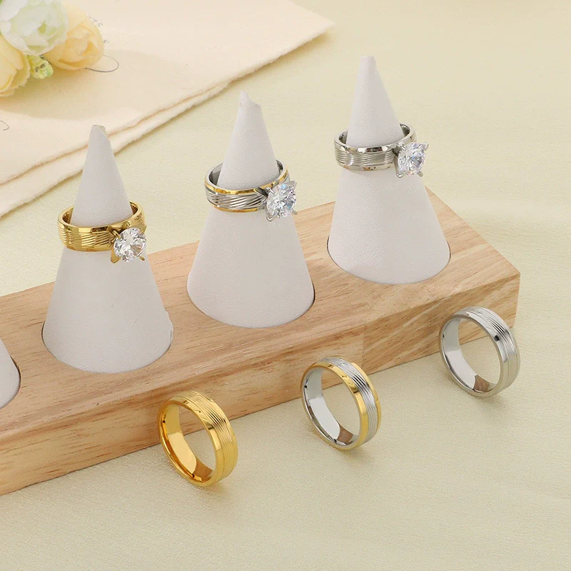 Fashion Stainless Steel Zircon Fourclaw Ring Set With Diamonds Geometric Style For Women And Couples - Image 3
