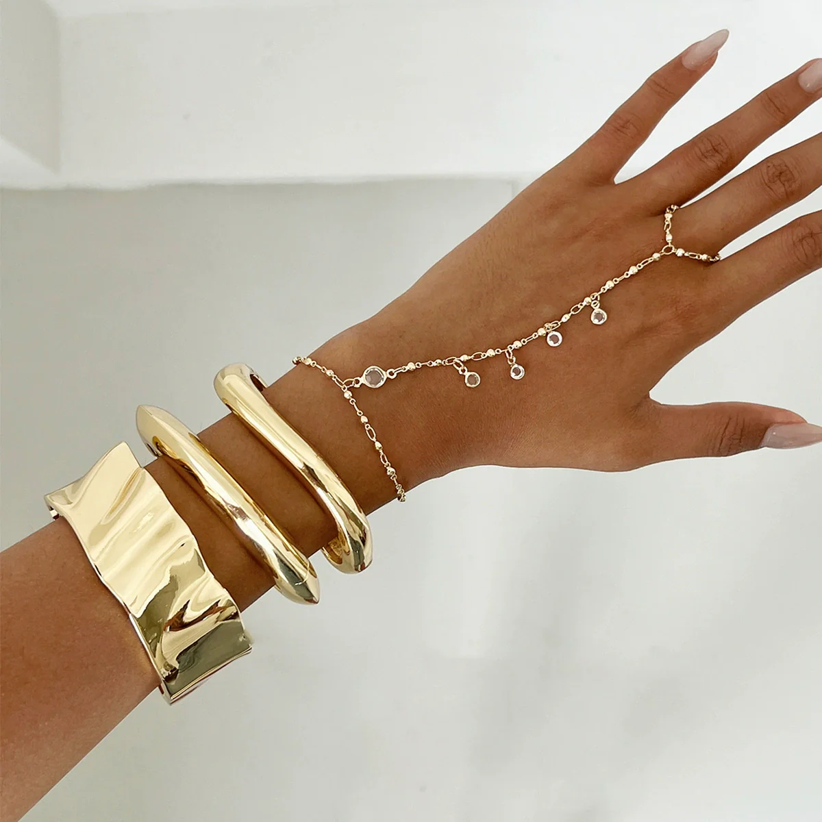 Fashion Textured Metal Pleated Glossy Ins Style Crystal Chain Finger Bracelet For Women With Electroplating