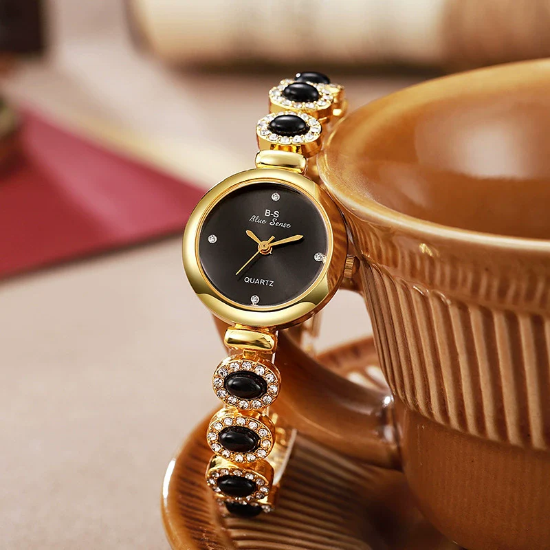 Fashion Women's Alloy Bracelet Watch With Round Dial And Diamond Inlay - Image 4