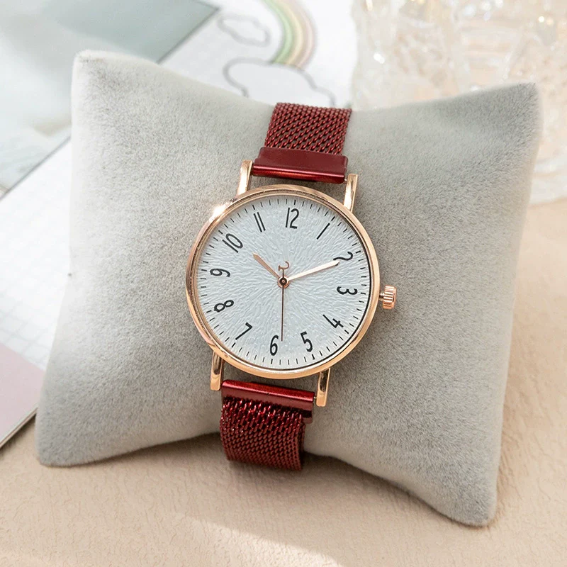 Fashion Women's Alloy Metal Strap Round Dial Quartz Watch With Magnet Strap - Image 2