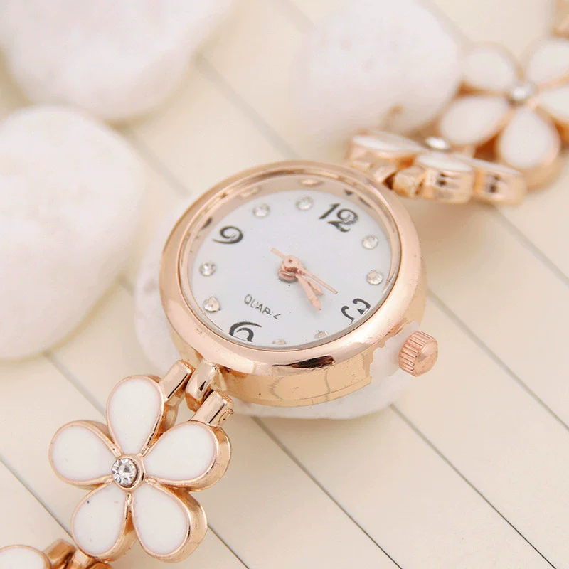 Fashion Women's Watch Bracelet With Small Flower Rhinestone Scale Zinc Alloy Case Titanium Alloy Strap - Image 2
