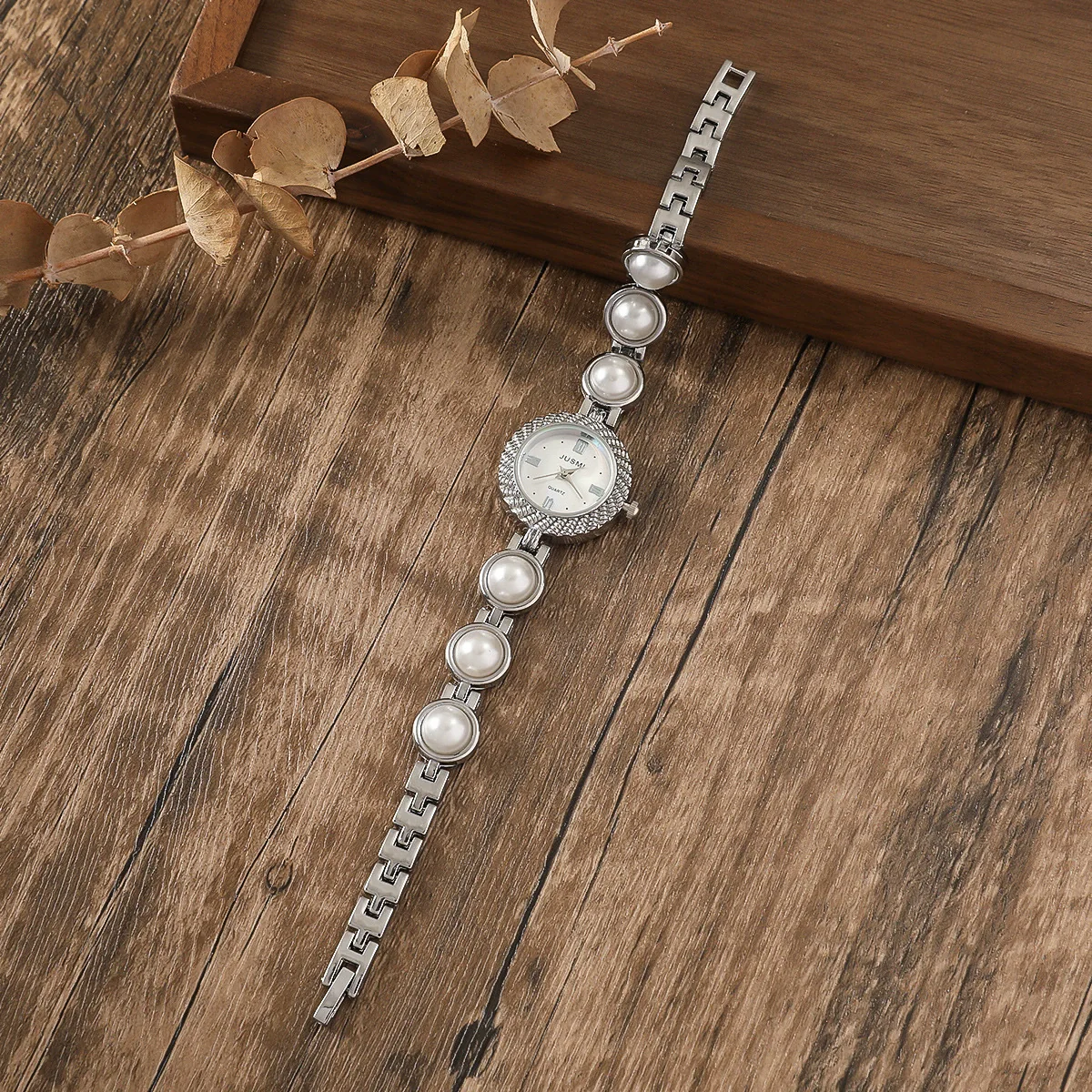 Fashionable Alloy Case Stainless Steel Strap Oval Dial Women's Pearl Thin Belt Fritillary Quartz Watch With Spiral Crown And Ordinary Glass Mirror - Image 2