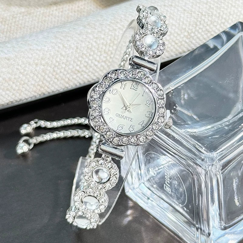 Fashionable Chalcedony Diamond Women's Alloy Watch With Round Dial And Pullout Bracelet - Image 9