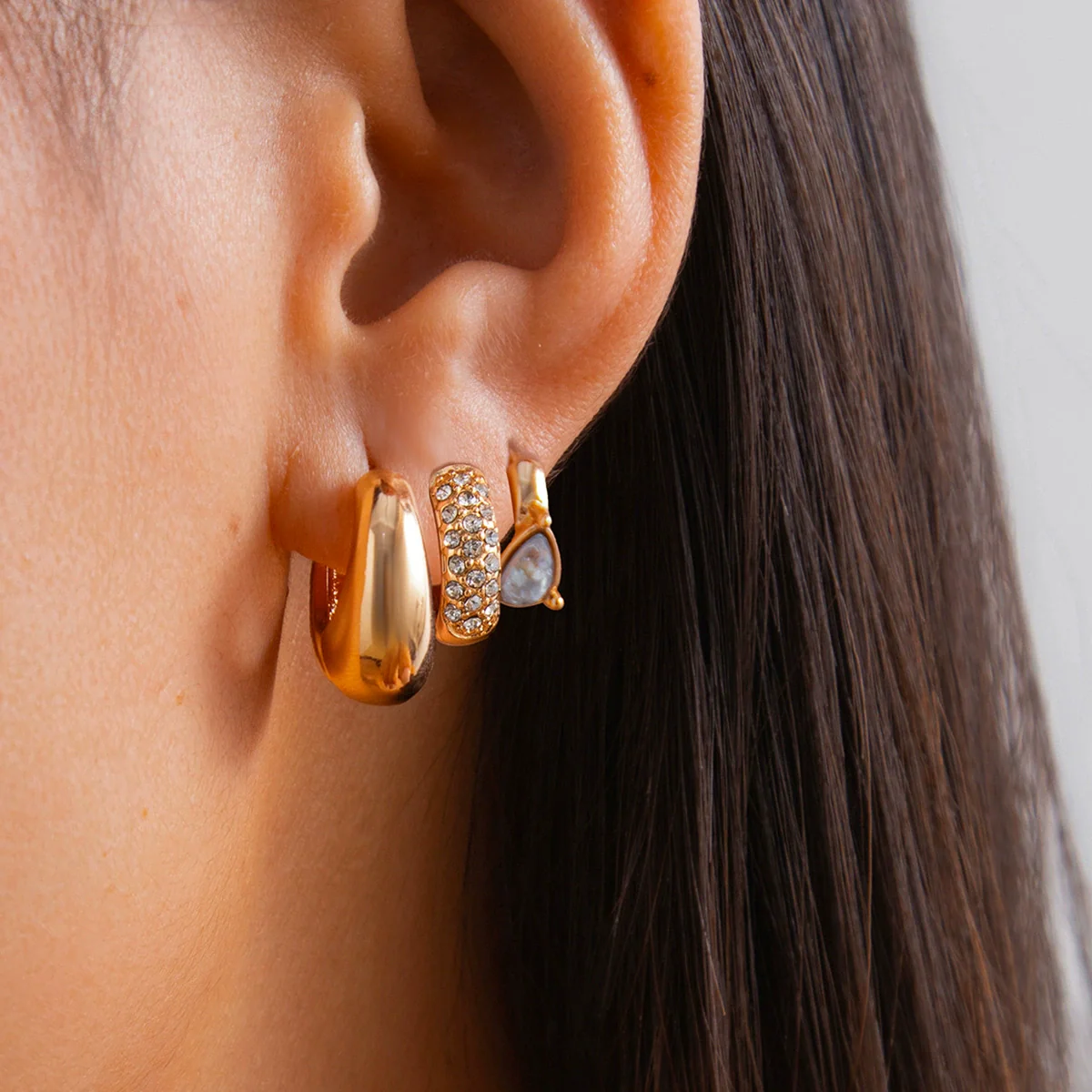 Fashionable Geometric Metal Women's Ushaped Earrings With Diamond Drop And Electroplating - Image 2