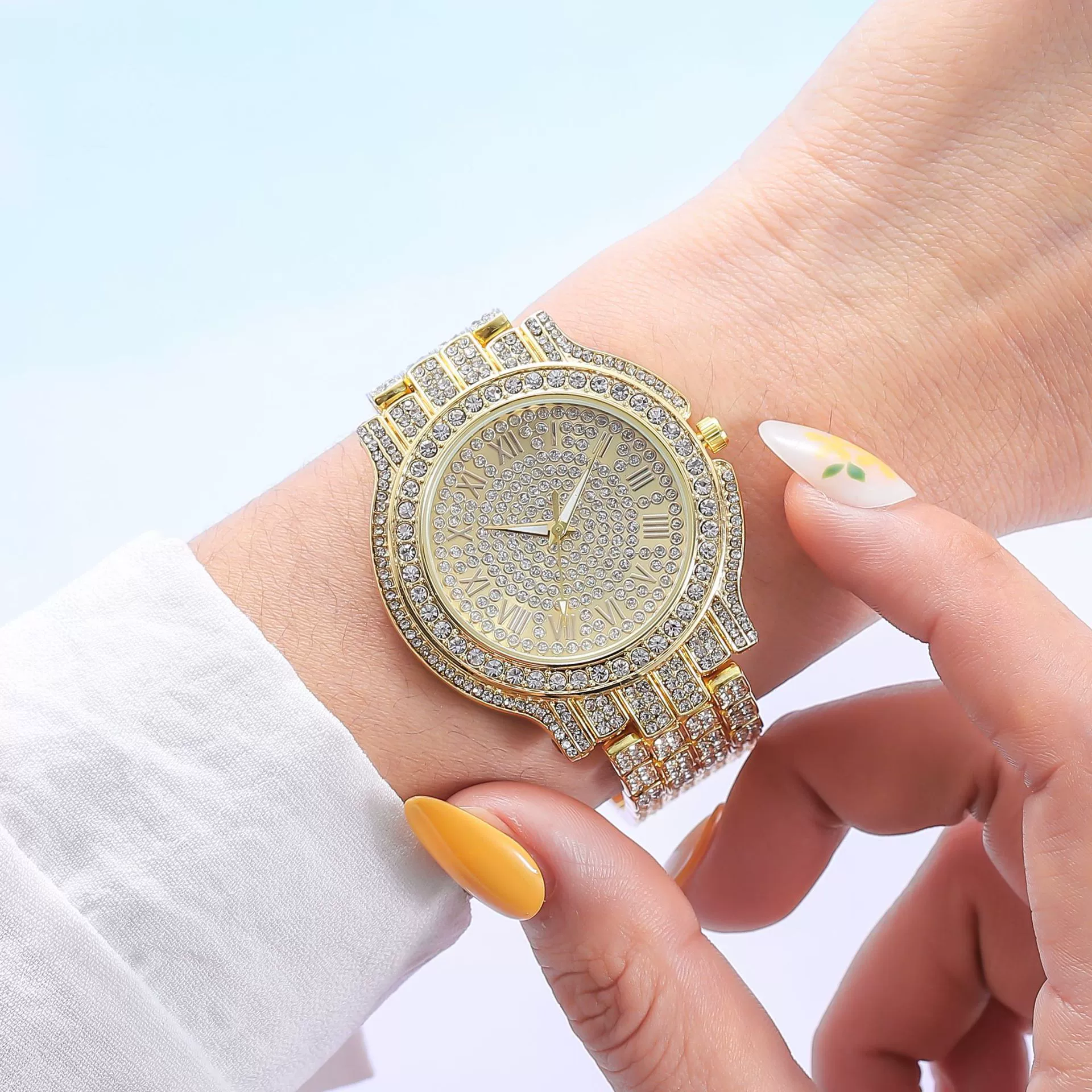Fashionable Men's Watch Stainless Steel Band Diamondencrusted Round Dial Quartz With Roman Numerals