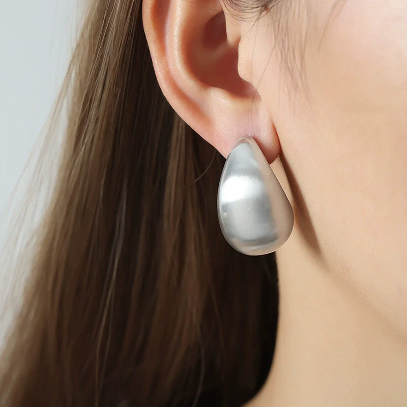 Fashionable Unisex Casual Geometric Hollow Water Drop Design Frosted Goldplated Titanium Steel Earrings - Image 9