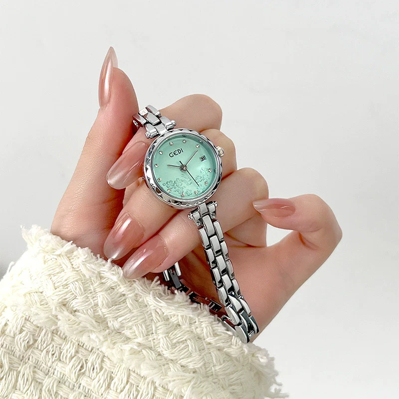 Fashionable Women's Alloy Bracelet Watch With Round Dial And Mineral Reinforced Glass Mirror - Image 2