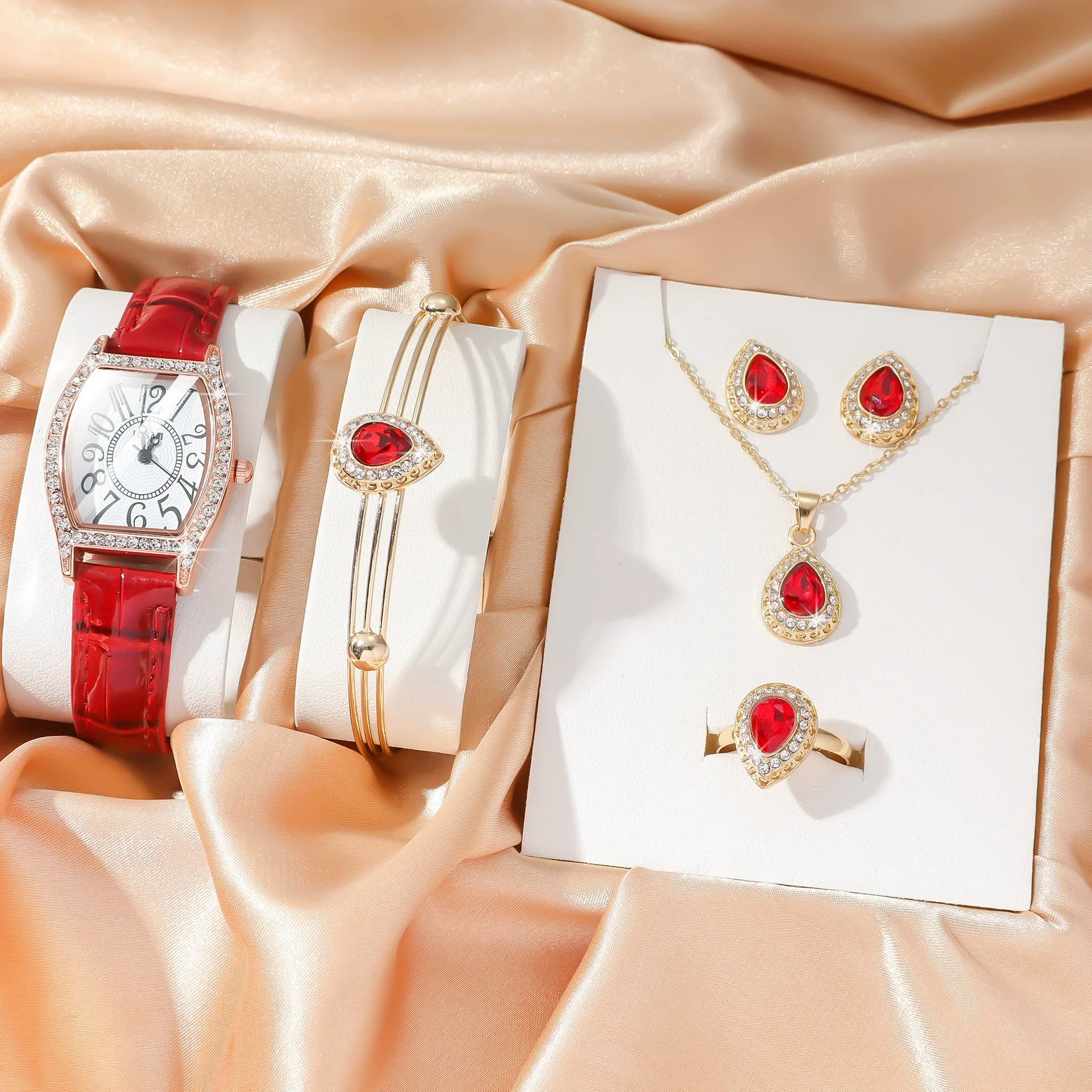 Female Casual Jewelry Set With Round Dial Stainless Steel Belt Watch
