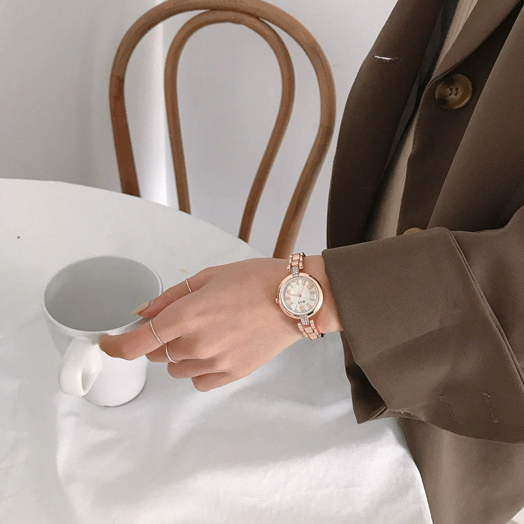 Female Fashion Retro Artistic Alloy And Stainless Steel Bracelet Watch With Round Dial - Image 6